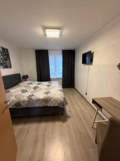 Zentrale Ferienwohnung Bad Zwischenahn mit Balkon & Parkplatz - 4