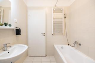 Prime Stay - Signature One Bedroom Apartment - 4