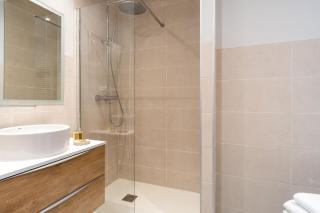 Chic Central Madrid Apartment with Light - 2