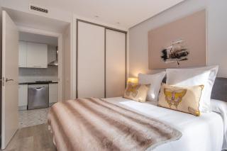 Chic Central Madrid Apartment with Light - 1