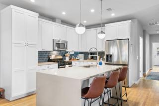 Modern East Austin Escape Near 6th DT PetFriendly 3BR2BA by Austin Vacay - 9