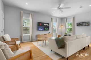 Modern East Austin Escape Near 6th DT PetFriendly 3BR2BA by Austin Vacay - 2