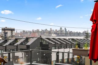 Cozy Family 2BR w Rooftop Patio in North Van - 2