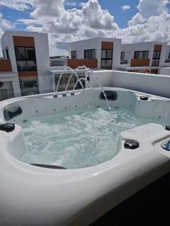 Rooftop Jacuzzi Condo - 8