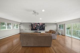 4 bed and 5 bath Mountain View Home by Deer Lake) - 4