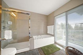 4 bed and 5 bath Mountain View Home by Deer Lake) - 7