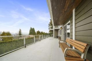 4 bed and 5 bath Mountain View Home by Deer Lake) - 5