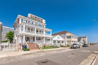 7 Bed - Getaway with Beach Access and BBQ - 4