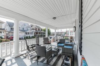 7 Bed - Getaway with Beach Access and BBQ - 1