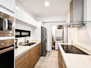 Icono 208 by Booking Guys Riviera - 3