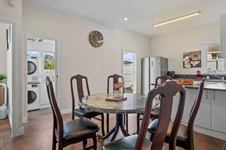 Otahuhu Family Comfort with Backyard and Parking - 5
