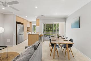 Modern 3BR Home w Pool Balcony Mango Hill - 8