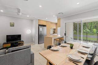 Modern 3BR Home w Pool Balcony Mango Hill - 9