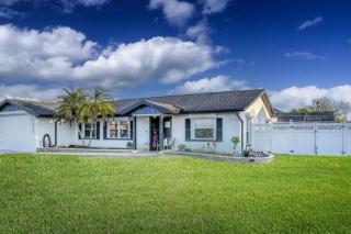 Hibiscus House - 2
