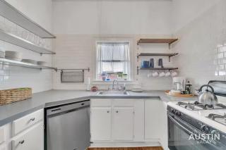 Historic 3BR 3BA w Modern Charm Mins to UT Dining Downtown by Austin Vacay - 8