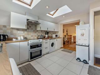 3 Bed in Tenby oc-fb283 - 3