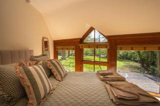 The Barn, 2 Bedrooms with Hot Tub, Forest of Dean - 2