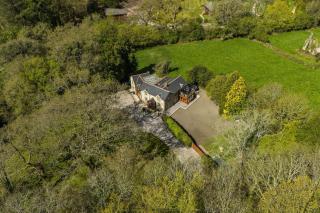The Barn, 2 Bedrooms with Hot Tub, Forest of Dean - 9