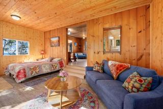 Serene Camano Cabin w Deck Fire Pit and Views - 9