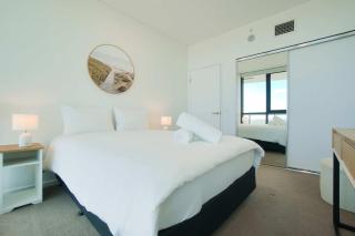 Beautiful City and Sky View 2BR Apt w Pool Gym Sauna - 6