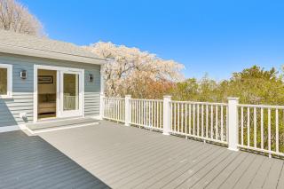 2 Mi to Nantasket Beach! Group Retreat w/ Patio - 9