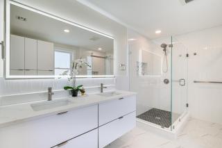 2 Mi to Nantasket Beach! Group Retreat w/ Patio - 6