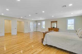 2 Mi to Nantasket Beach! Group Retreat w/ Patio - 4