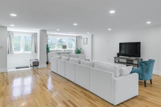 2 Mi to Nantasket Beach! Group Retreat w/ Patio - 1
