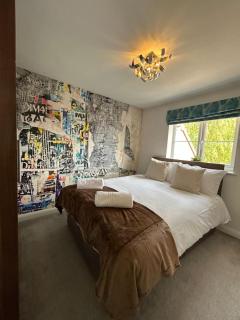 Coronel House Modern 4-Bed Swindon Home, Long Stays Welcome - 9