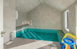 Amazing Home In Frørup - 9