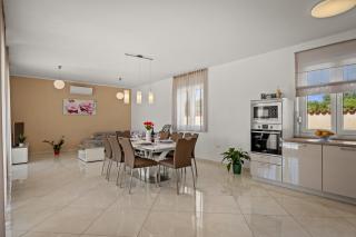 Villa Karla near Pula for 8 persons with private pool, kids playground & pet friendly - Divšići - 6