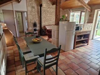 Quercy Hills Retreat with 2 Ensuite Rooms - 3