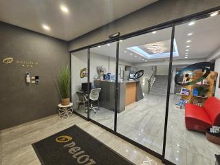 Peloton Inn - 9