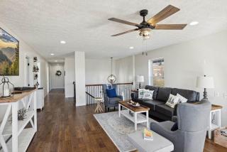 Spacious 4 bd with hottub, theater & game zone - 8