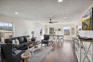 Spacious 4 bd with hottub, theater & game zone - 7