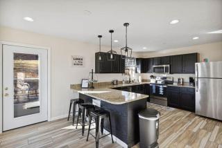 Spacious 4 bd with hottub, theater & game zone - 3