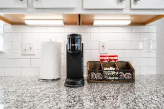 IRIE Living-Haven 2BR Home with Pool Gym Access - 3