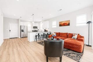 IRIE Living-Haven 2BR Home with Pool Gym Access - 6