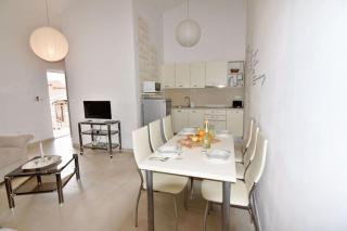 Ideal getaway flat with pool and rumpus room - 6