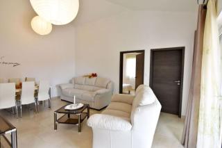 Ideal getaway flat with pool and rumpus room - 5