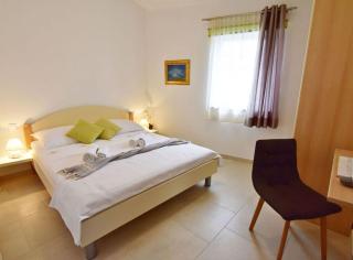 Ideal getaway flat with pool and rumpus room - 8