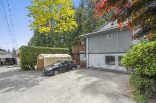 4 Bed Charming and Cozy Lynn Valley Suite - 4