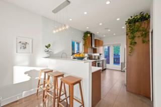Modern 2BR with Walk to Commercial Drive - 8