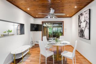 Spacious 5BR Pool Home BBQ Outdoor Entertaining - 8
