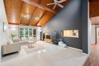 Spacious 5BR Pool Home BBQ Outdoor Entertaining - 5