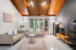 Spacious 5BR Pool Home BBQ Outdoor Entertaining - 4
