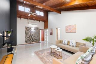 Spacious 5BR Pool Home BBQ Outdoor Entertaining - 3