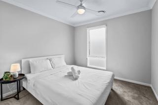 Premium 4BR Residence Modern Serene Mango Hill - 9