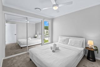 Premium 4BR Residence Modern Serene Mango Hill - 8