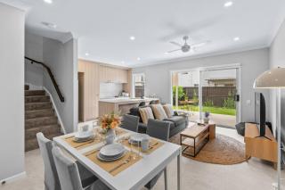 Premium 4BR Residence Modern Serene Mango Hill - 4